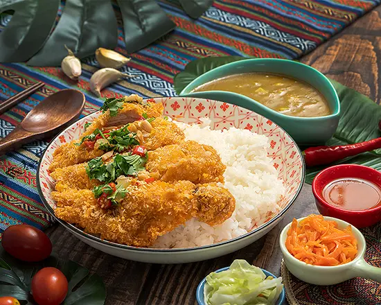 Thai Chili Crispy Chicken Leg With Green Curry Rice