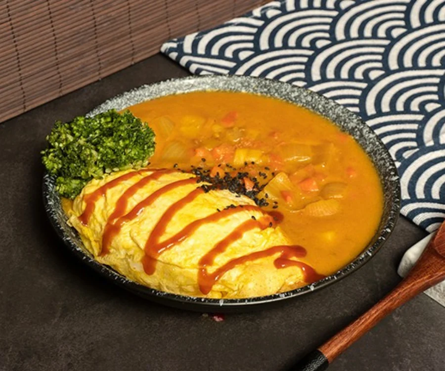 台中一中街咖哩飯歐姆蛋和風咖哩飯嫩蛋皮搭配濃郁和風咖哩