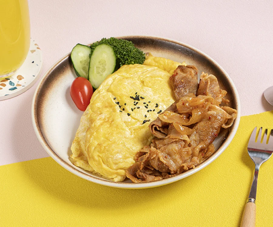 韓式風味的泡菜烤肉蛋包飯 台中外送