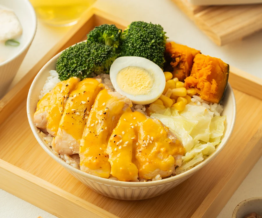 鹹蛋黃風味的炙燒金沙舒肥雞腿餐盒 新竹推薦