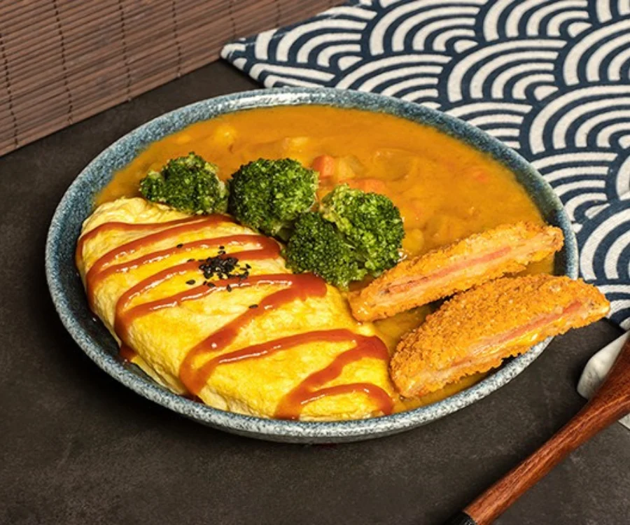 台中一中街咖哩飯歐姆蛋起司豬排咖哩飯豬排搭配融化起司鋪飯