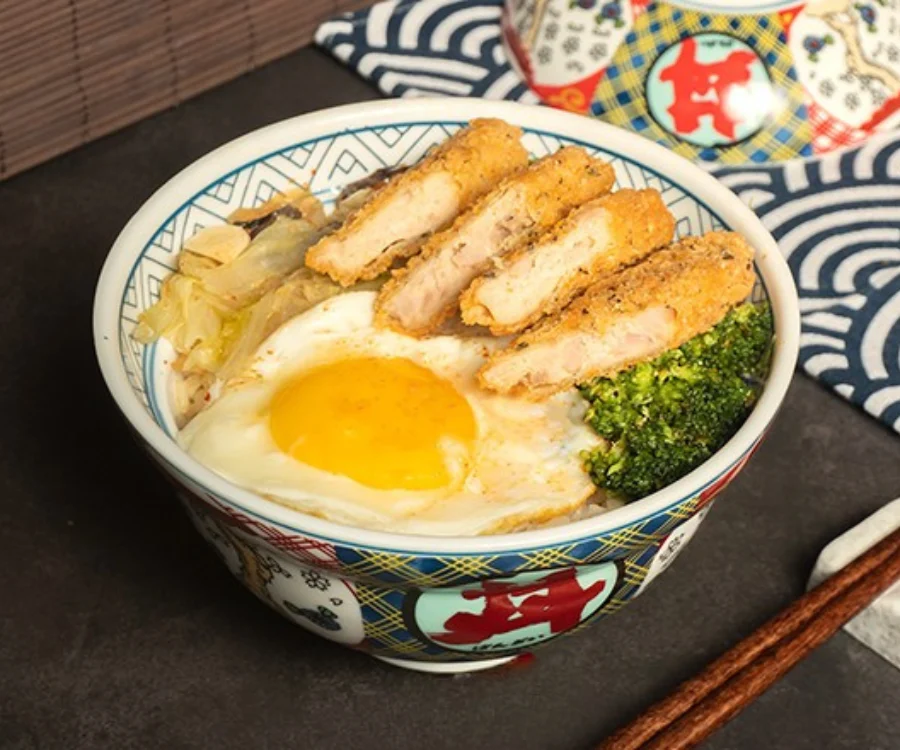 台中一中街丼飯檸檬雞柳丼炸雞柳條搭配檸檬調味鋪白飯