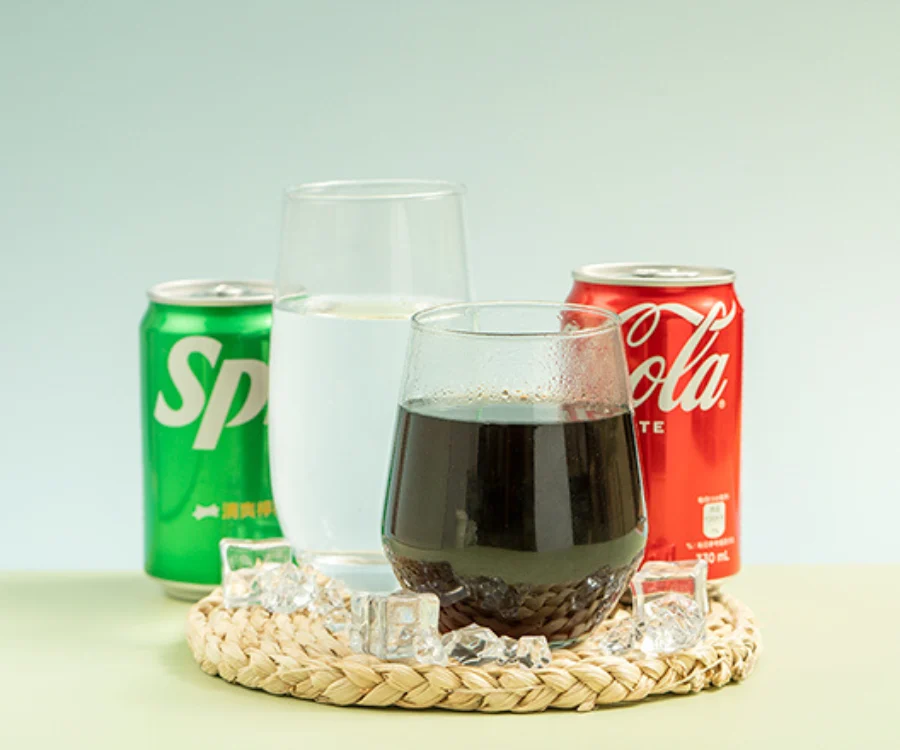 清涼解渴的可口可樂和雪碧 中山飲料