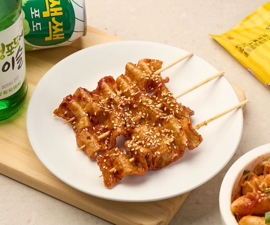 台北飯捲韓式炸魚板金黃魚板條裝盤佐韓式醬料