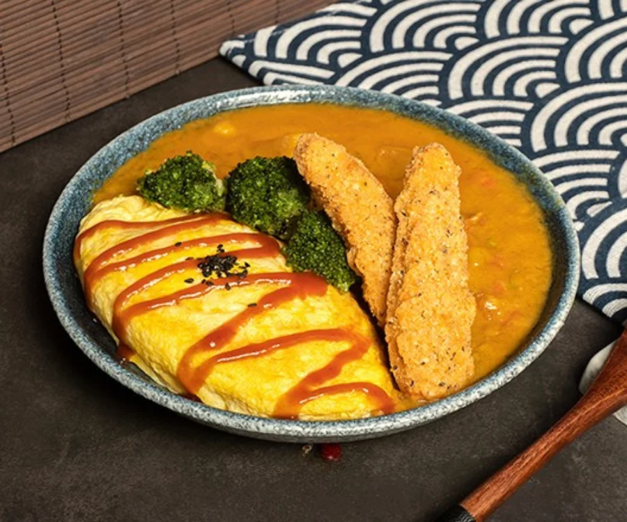 台中一中街咖哩飯歐姆蛋檸檬雞柳咖哩飯炸雞柳條與嫩蛋鋪米飯