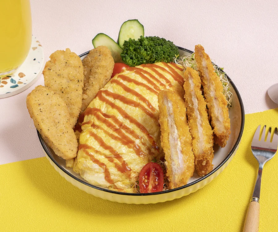 豐盛雙拼的厚切豬排與檸檬雞柳蛋包飯 台中外送