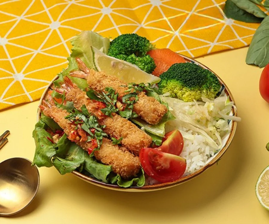 鹹香酥脆的泰式蔥鹽炸蝦飯 台北推薦