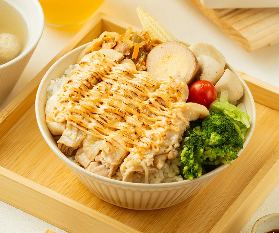 鹹香濃郁的炙燒明太子舒肥雞腿餐盒 新竹美食