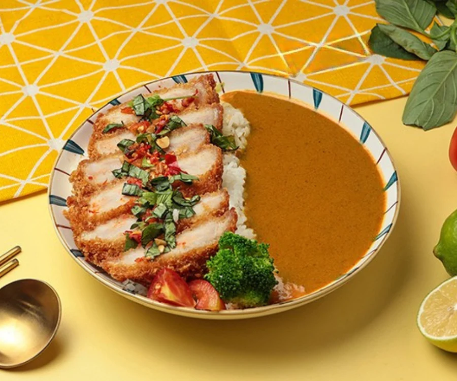 溫潤黃咖哩結合椒麻厚切豬排飯 台北外送