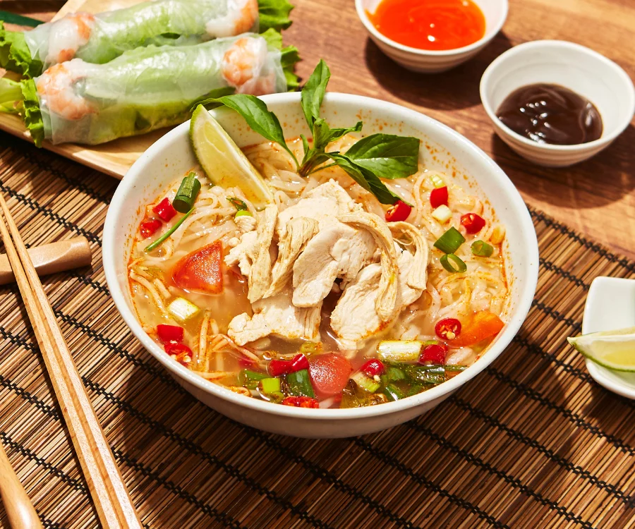 風味十足的酸辣雞肉河粉 宜蘭推薦