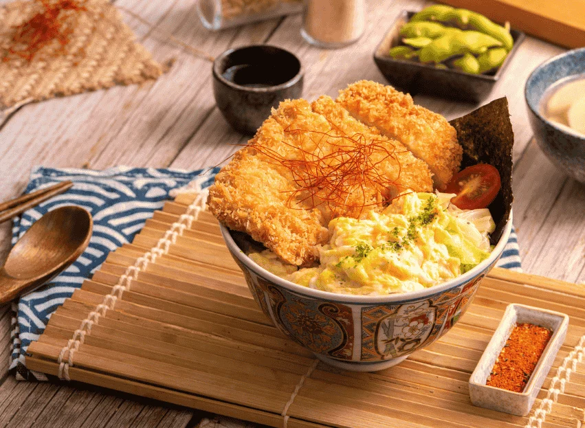 金黃酥脆的豪華炸豬排蓋飯 桃園推薦