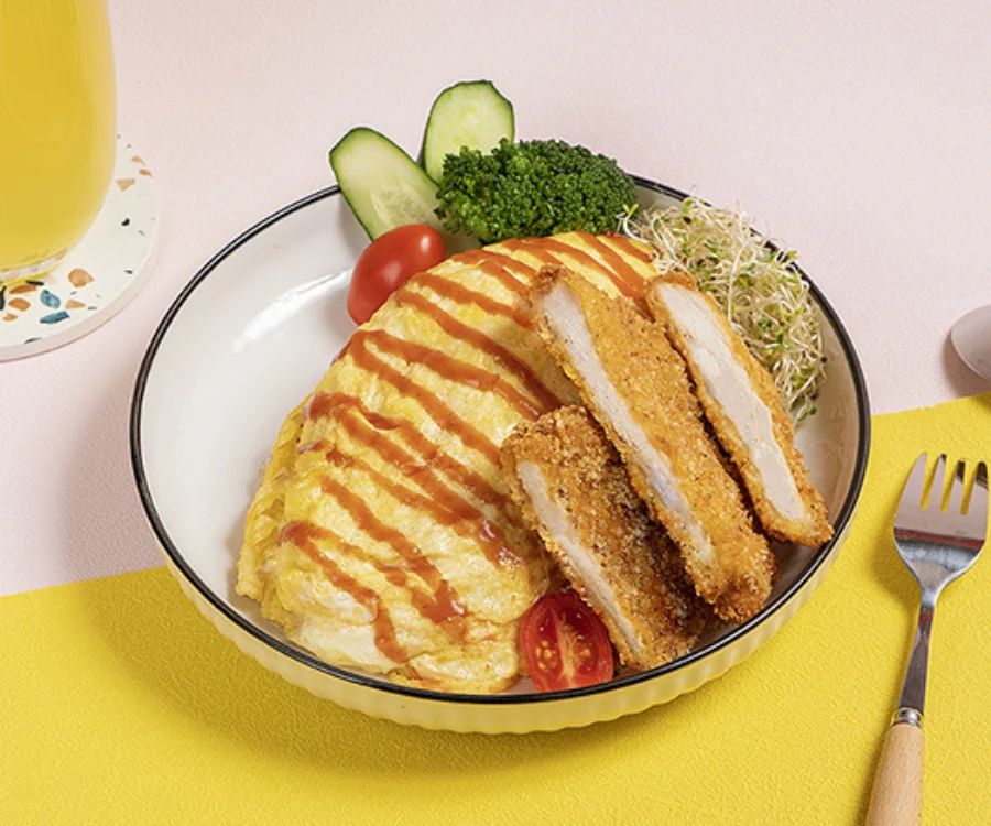 金黃酥脆的厚切雞排蛋包飯 台中推薦