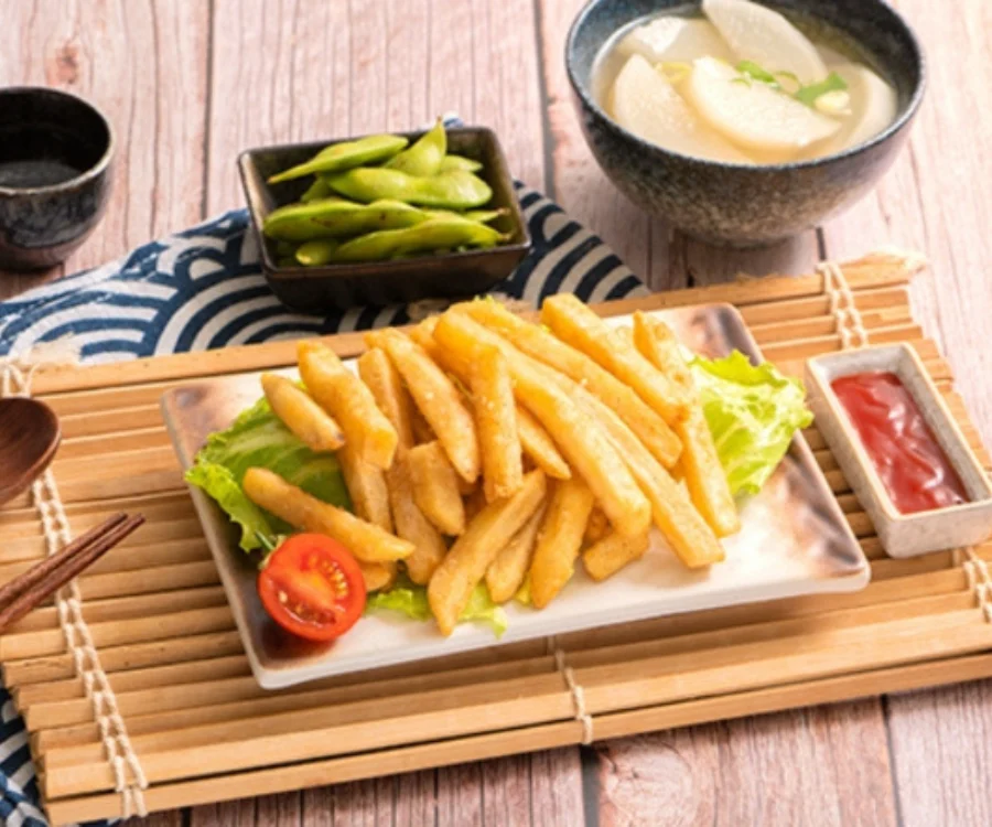 桃園豬排蓋飯黃金脆薯條盛盤外酥內綿搭配番茄醬