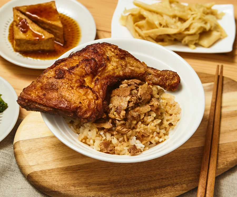 外酥內嫩的炸雞腿飯餐盒 嘉義便當