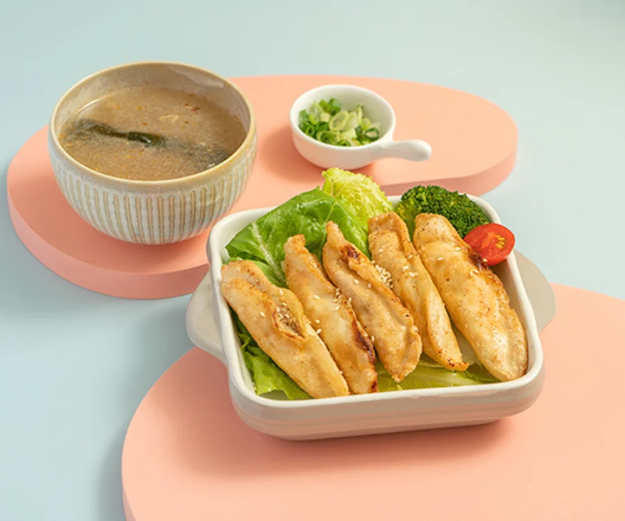 單點金黃酥脆的日式炸餃子五顆 中山點心