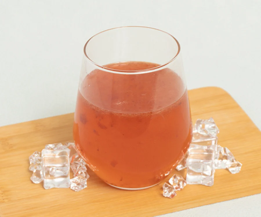 台北飯糰樂天草莓汁玻璃瓶盛裝含果肉草莓汁飲品
