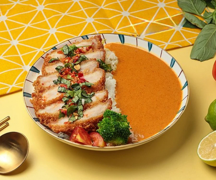香辣紅咖哩結合椒麻厚切豬排飯 台北外送