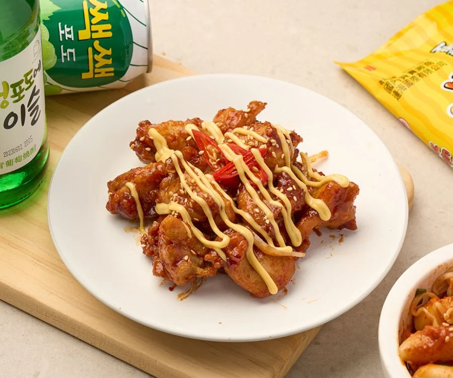 台北飯捲芥茉韓式炸雞外皮酥脆淋芥末醬裝盤