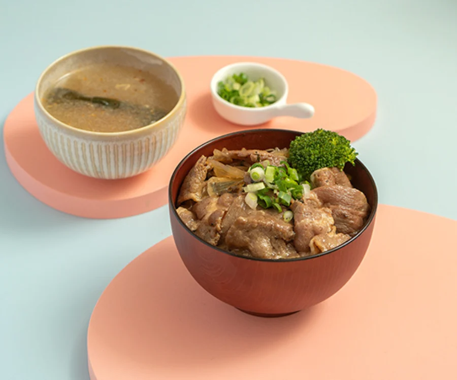 肉量十足的壽喜牛肉盛丼 中山丼飯