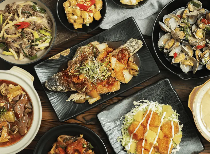 豐盛道地的台式熱炒，包含糖醋魚、炒蛤蜊與蔥爆牛肉 台北推薦宵夜