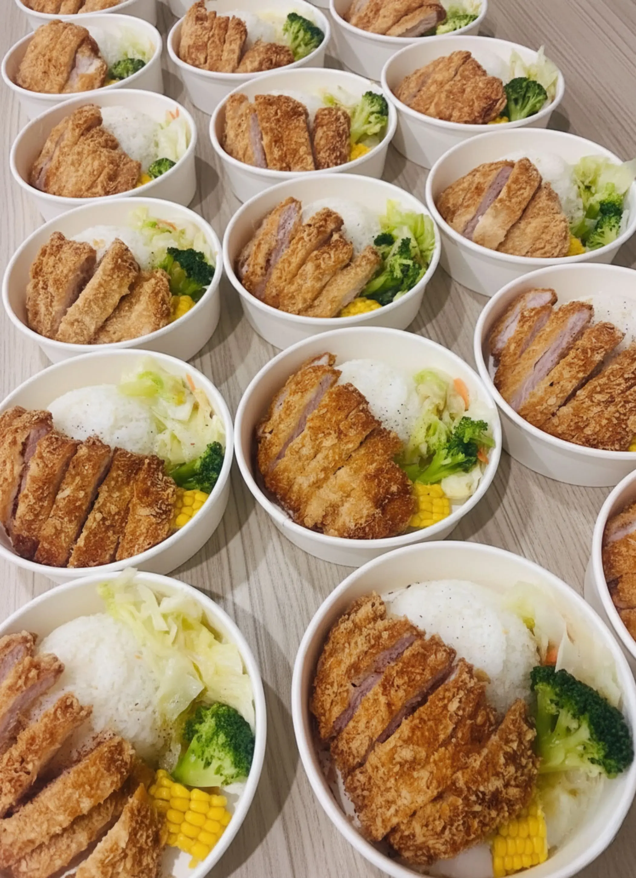 金采烤肉 • 鐵板 百元便當的最新菜單