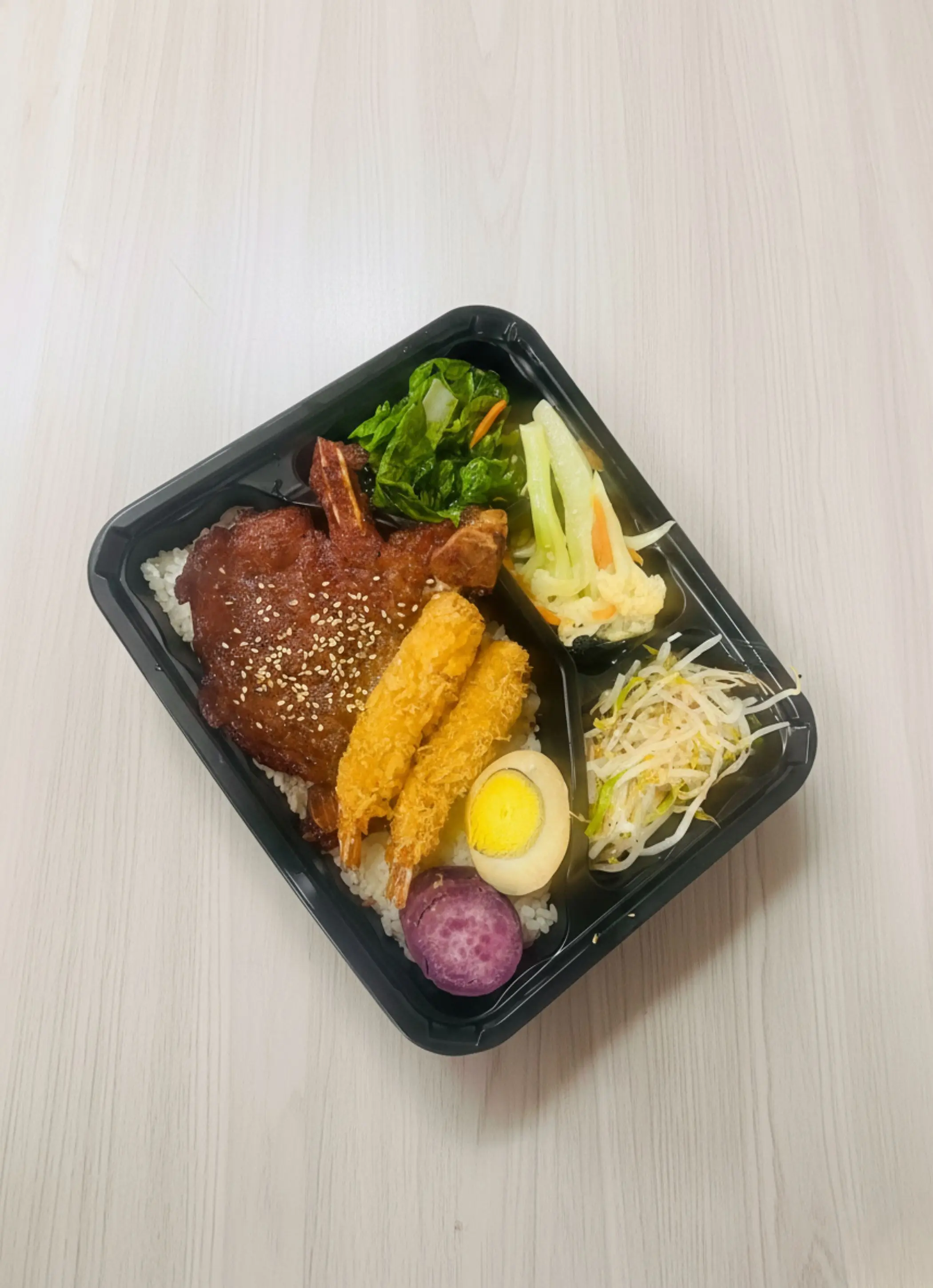 金采烤肉 • 鐵板 百元便當的最新菜單