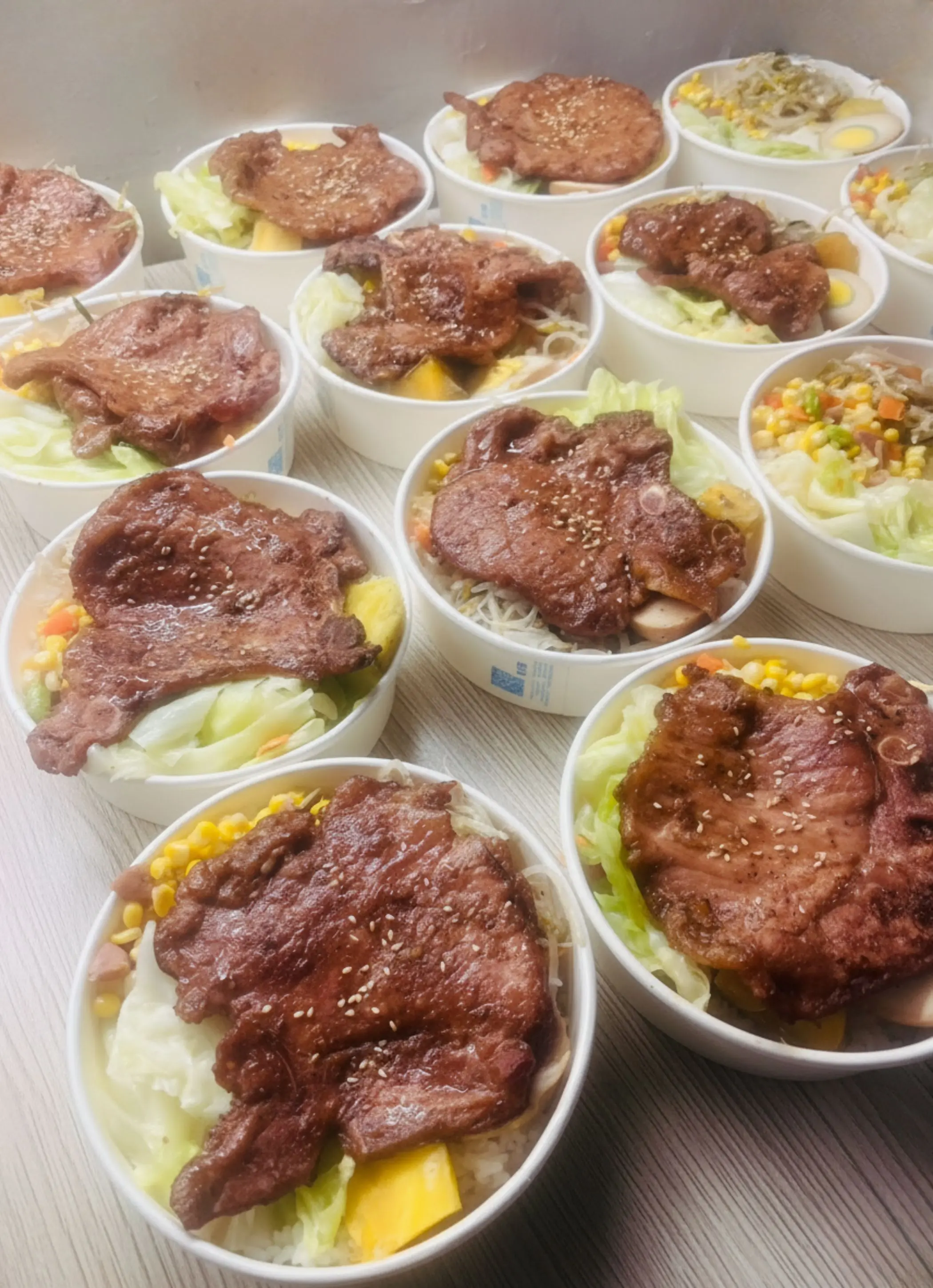 金采烤肉 • 鐵板 百元便當的最新菜單