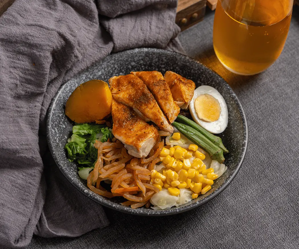 萬隆泰式酸辣雞腿 排酸辣爽口