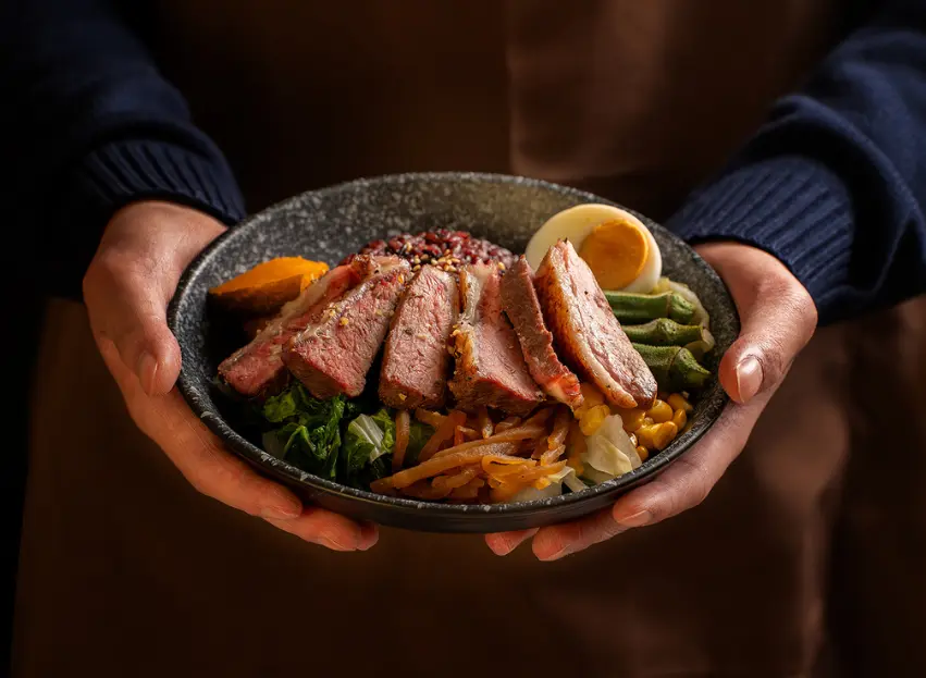 鮮嫩多汁的舒肥牛排健康餐盒 萬隆美食推薦